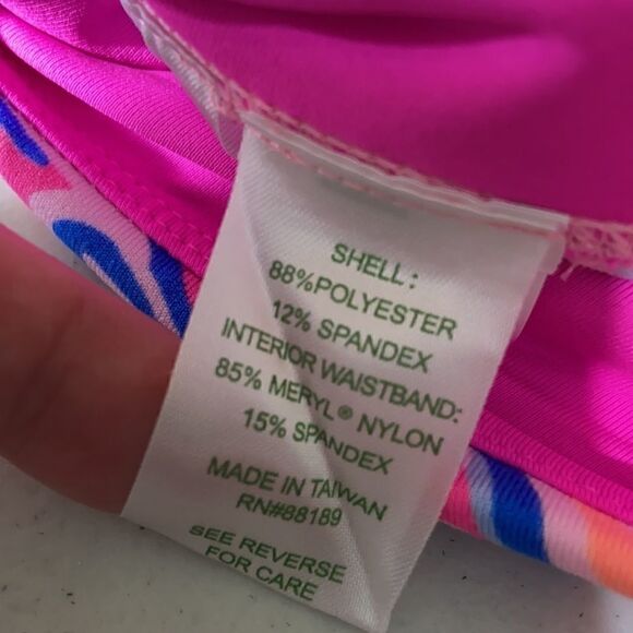 Lilly Pulitzer Luxletic Weekender High Rise Crop - Picture 8 of 8